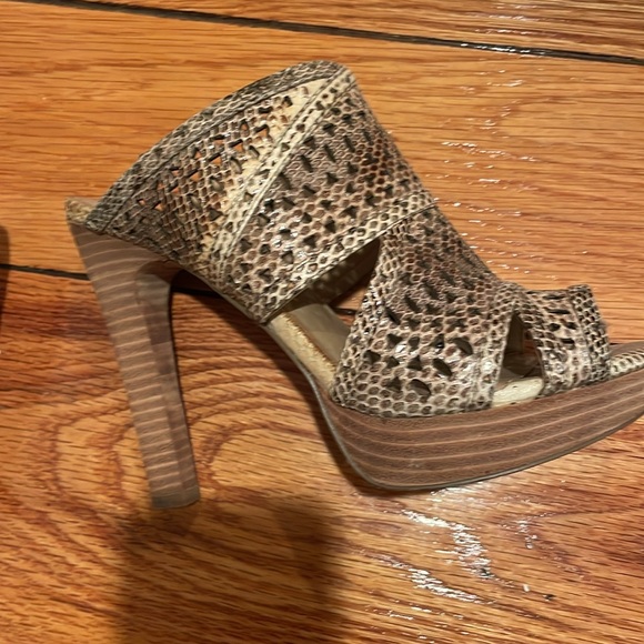 BCBG MAZRIA shoes - Picture 4 of 5
